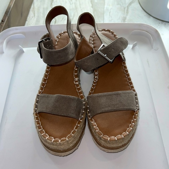 Women’s sandals - Picture 1 of 2